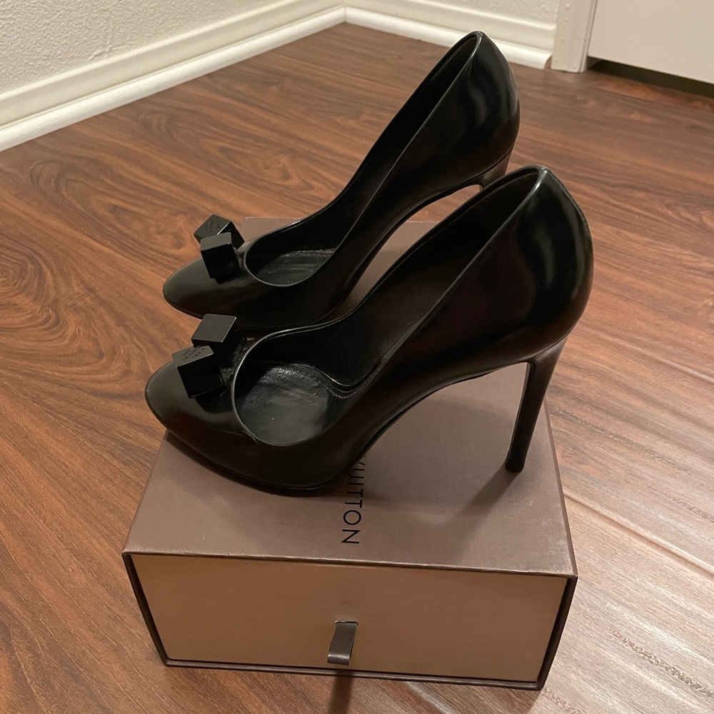 Louis Vuitton size 37
